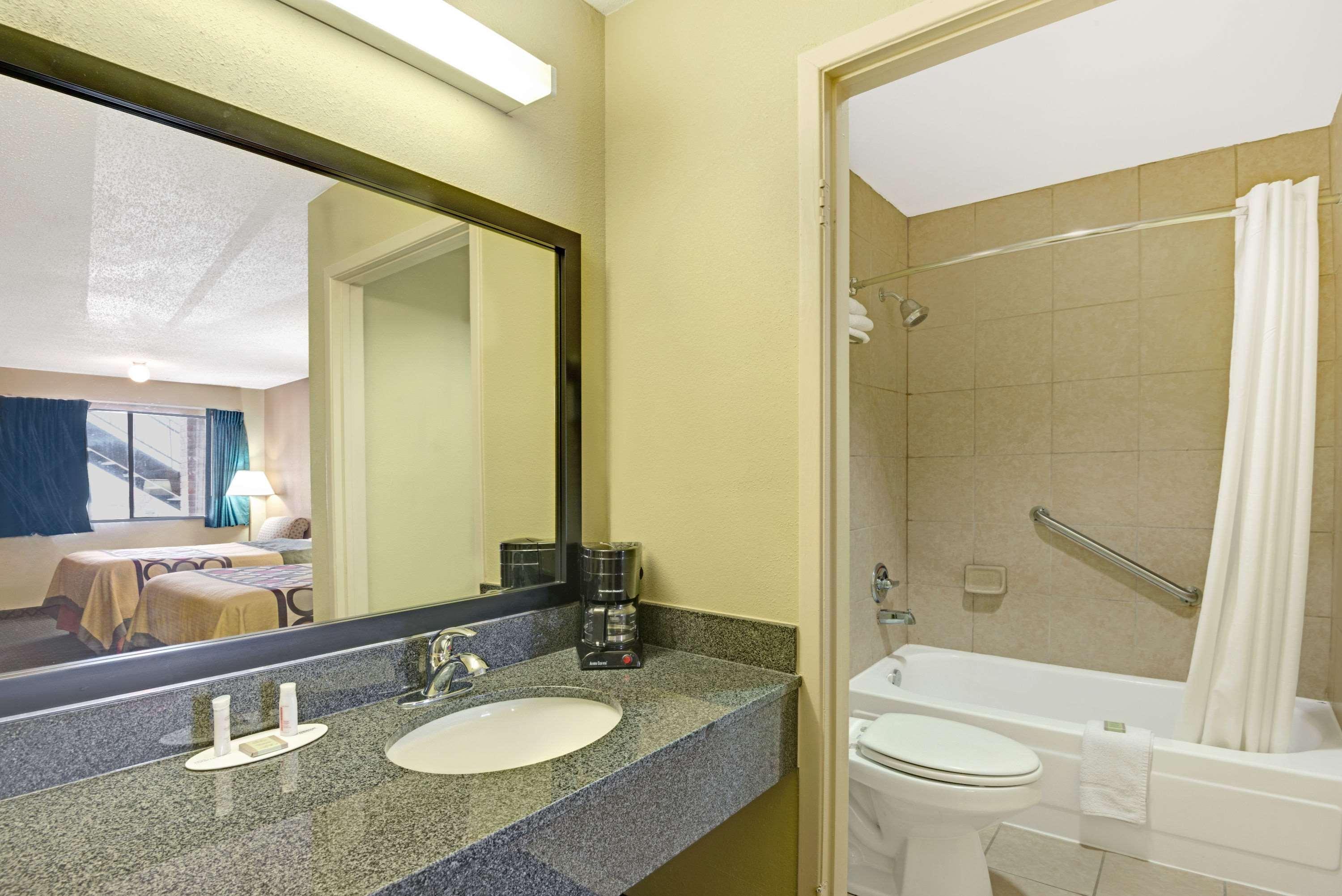 Super 8 By Wyndham Universal City Zewnętrze zdjęcie