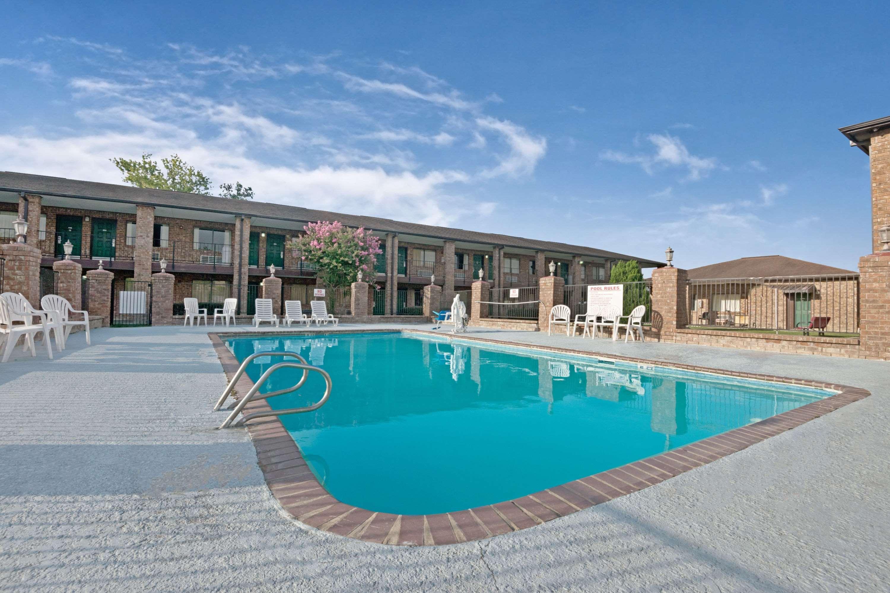 Super 8 By Wyndham Universal City Zewnętrze zdjęcie