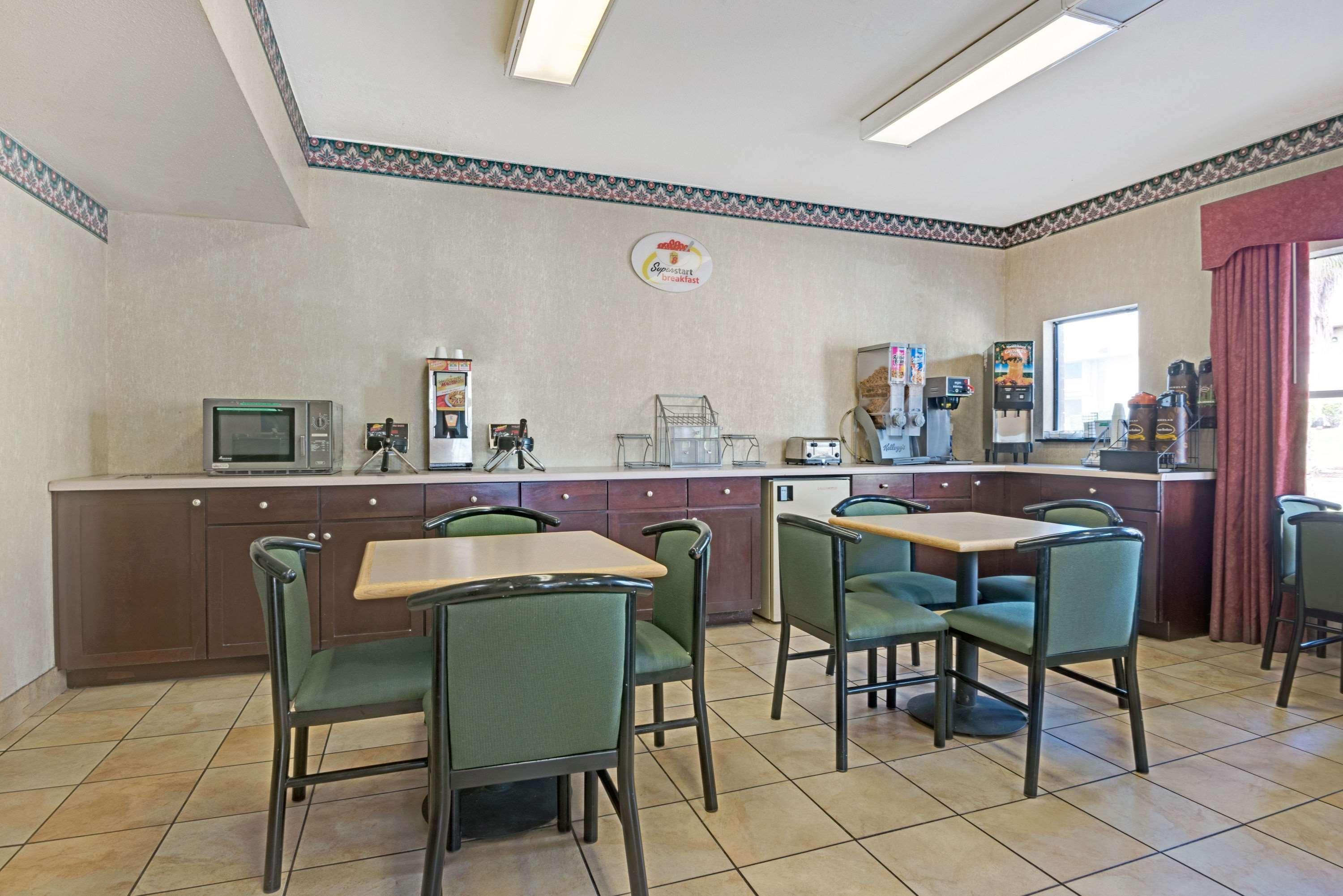 Super 8 By Wyndham Universal City Zewnętrze zdjęcie