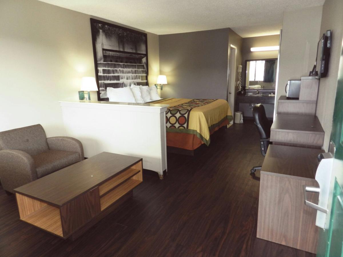 Super 8 By Wyndham Universal City Zewnętrze zdjęcie