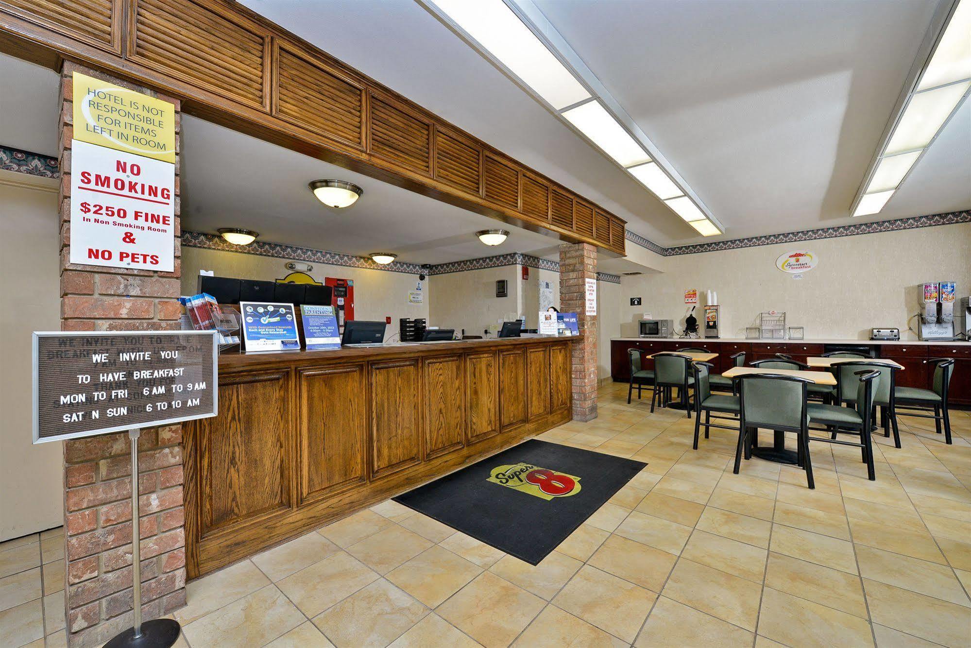 Super 8 By Wyndham Universal City Zewnętrze zdjęcie